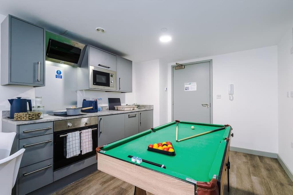 Stylish Central Apartment, Sleeps 4, Pool Table, Available For Long Term Stays ลิเวอร์พูล ภายนอก รูปภาพ