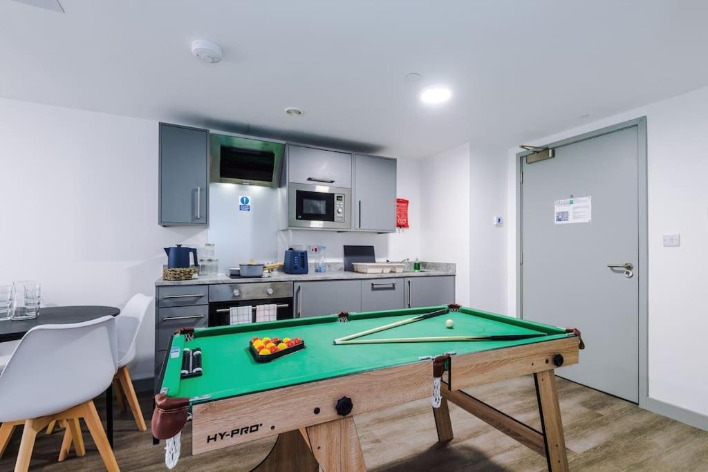 Stylish Central Apartment, Sleeps 4, Pool Table, Available For Long Term Stays ลิเวอร์พูล ภายนอก รูปภาพ