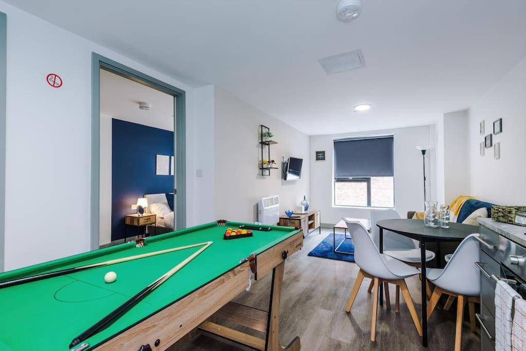 Stylish Central Apartment, Sleeps 4, Pool Table, Available For Long Term Stays ลิเวอร์พูล ภายนอก รูปภาพ