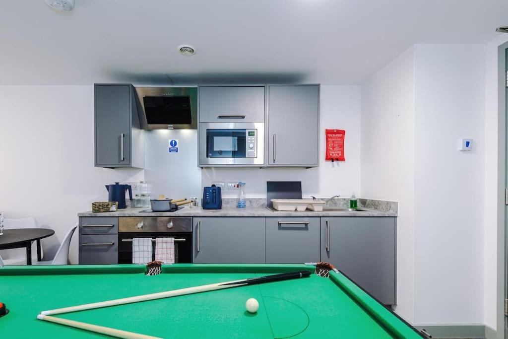 Stylish Central Apartment, Sleeps 4, Pool Table, Available For Long Term Stays ลิเวอร์พูล ภายนอก รูปภาพ