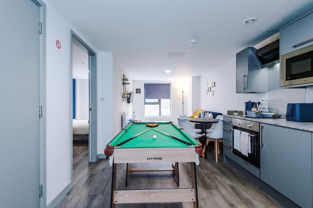 Stylish Central Apartment, Sleeps 4, Pool Table, Available For Long Term Stays ลิเวอร์พูล ภายนอก รูปภาพ