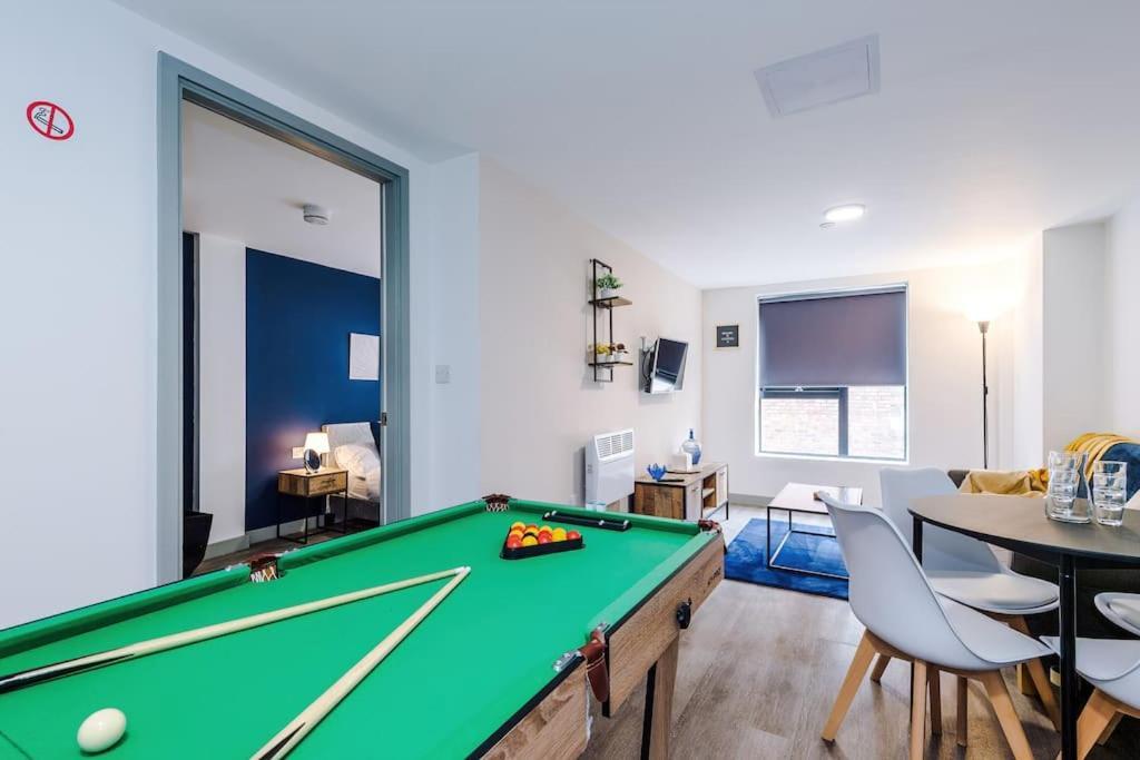 Stylish Central Apartment, Sleeps 4, Pool Table, Available For Long Term Stays ลิเวอร์พูล ภายนอก รูปภาพ